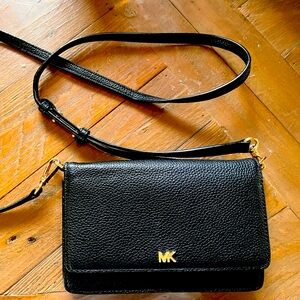 Michael Kors Women’s Black Leather Wallet crossbody bag